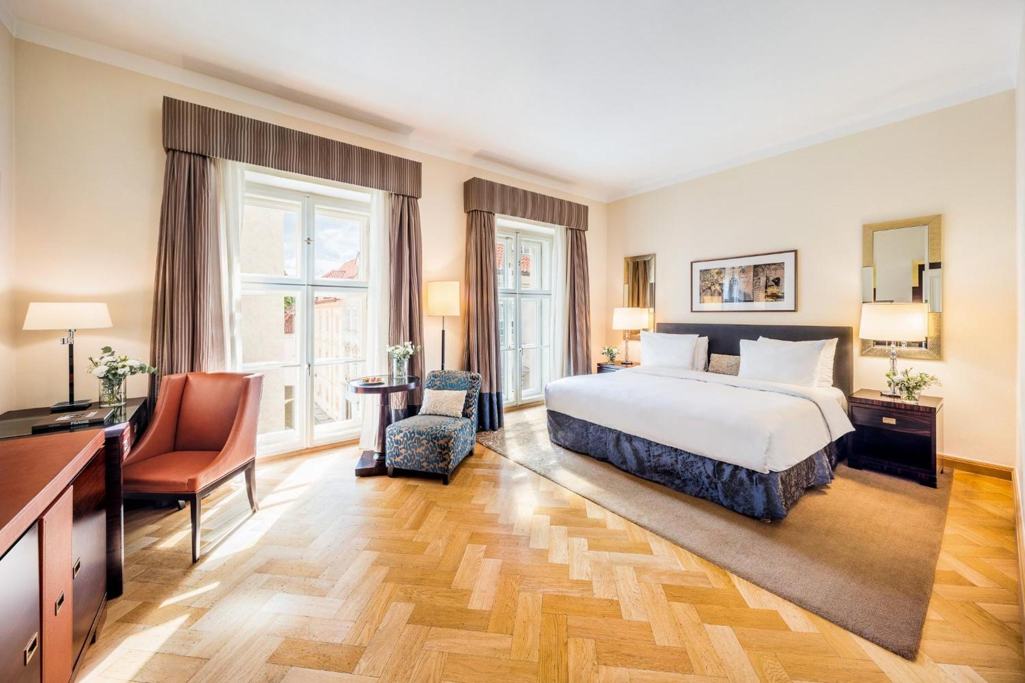 Deluxe King Room,1602953552:JPEG