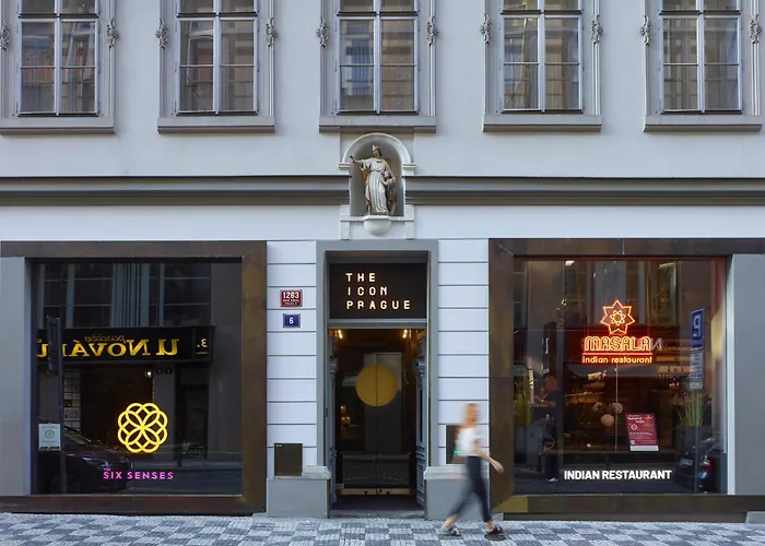 The Icon Hotel & Lounge